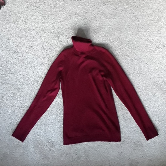 Beautiful limited turtle neck sweater size small - Picture 2 of 4